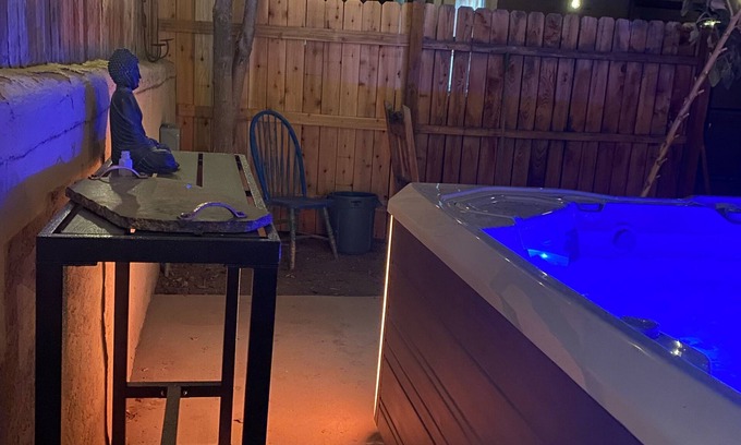 Los Griegos House | Chic Casita with hot tub and fire pit