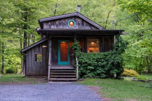 Lanesville House | Chic Catskills Cabin with Hot Tub and Fire Pit