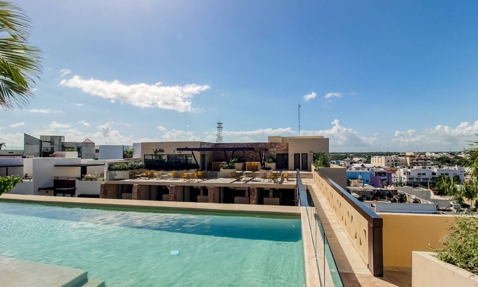 Centro Apartment | Chic Centro studio with balcony, rooftop pool, terrace, & gym