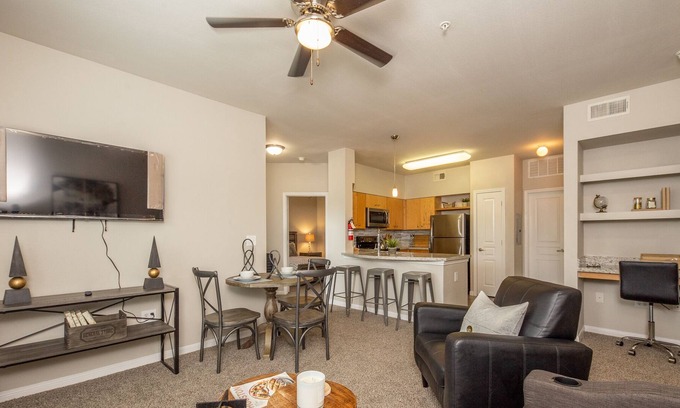 Houston Apartment | Chic City Apartment: Gym, Pool, Patio, BBQ, & More