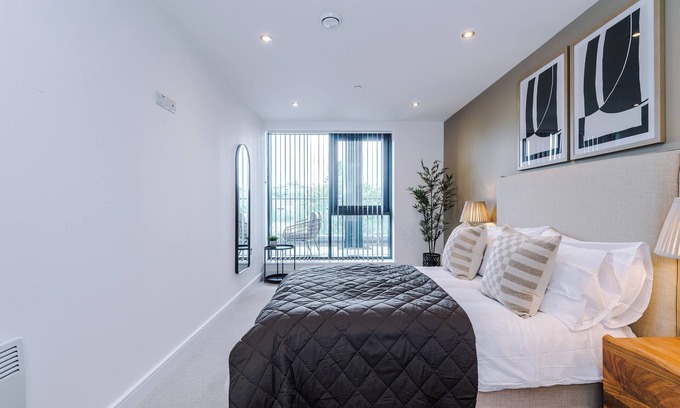 Leeds Apartment | Chic City Centre Terrace 2 Bedrooms *NEW* with Parking