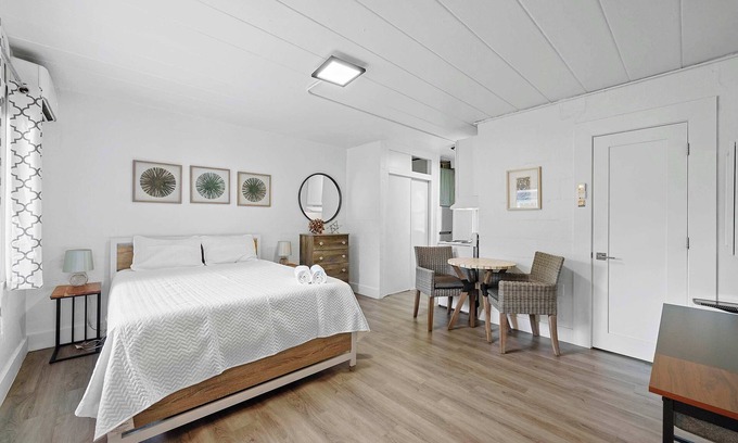 Near East Columbus Apartment | Chic City Retreat 93H