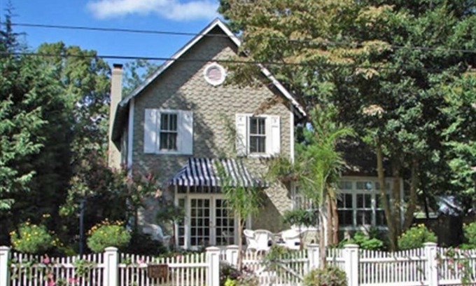 The Pines House | Chic Classic Five Bedroom Cottage