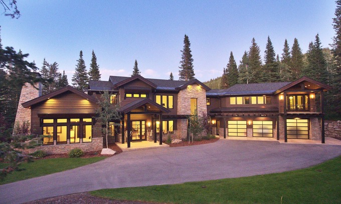 Park City House | Chic Colony Ski-in/Ski Out Villa. Direct Access to Adventures at Park City Resort, Hot Tub & Gym