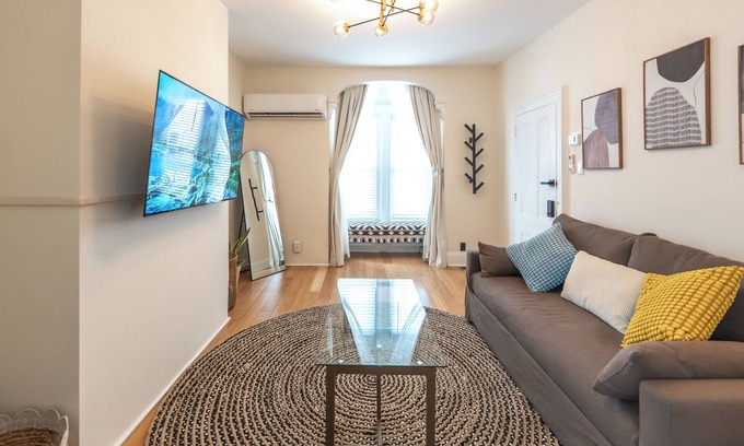 Jersey City Apartment | Chic & Comfortable 1 bed apt with Parking. Walking distance JSQ path. Sleeps 4.