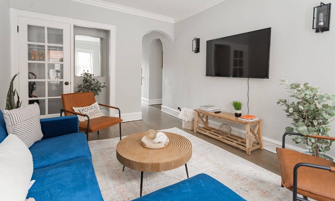 Chicago Apartment | Chic|Comfy|Renovated1Bd1Ba Perfect for Couples