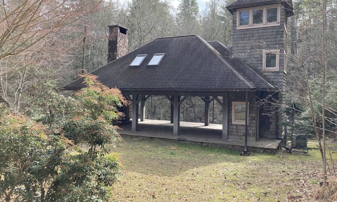 Wiley House | Chic & Comfy Suite & Covered Blue Stone Patio with Fireplace & Waterfall View