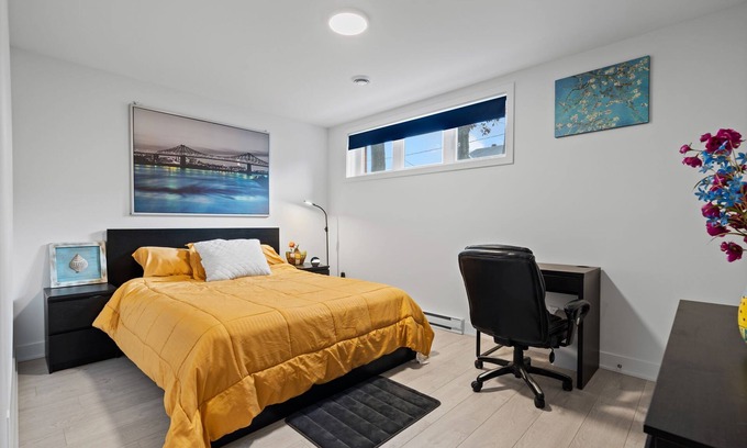 Longueuil House | Chic Condo ! 15 Mins from Downtown Montreal: Pool and BBQ