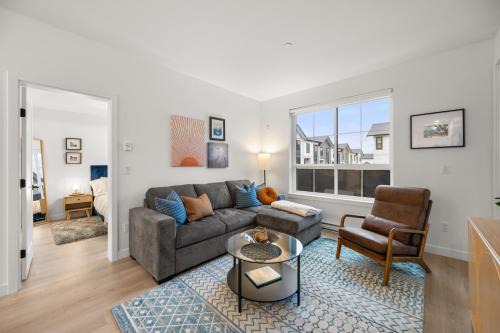 Surrey Apartment | Chic Condo with Stylish Amenities in White Rock