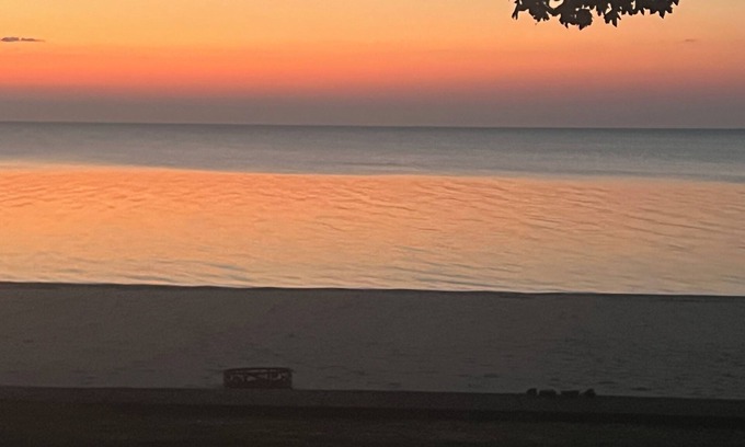 Tawas City Cottage | Chic cottage in Tawas City with stunning views