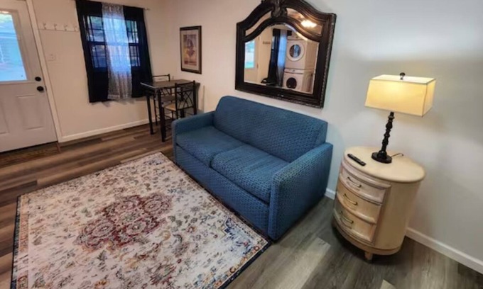 Whitehaven House | Chic Cottage Near Graceland and Airport Sleeps 4