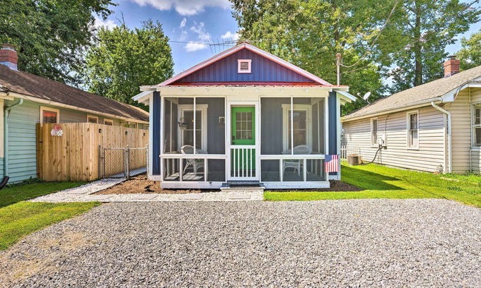 Colonial Beach Cottage | Chic Cottage w/Private Yard: Steps to Beach!