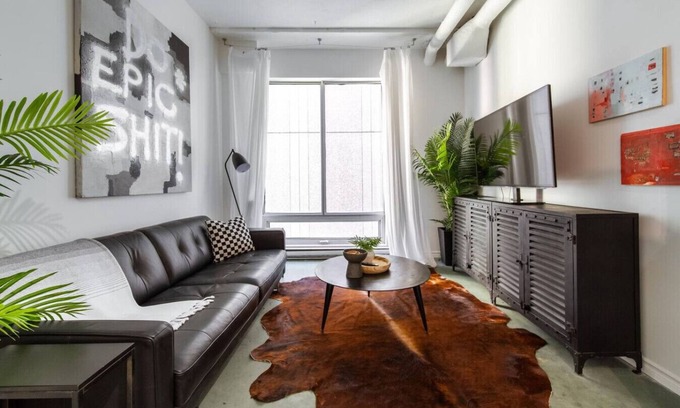 Downtown Edmonton Apartment | Chic & Cozy Loft | Rogers Place | LRT | Jasper Ave