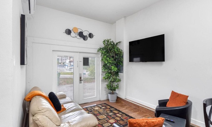 Tampa Heights House | Chic & Cozy Spot Prime Location Near It All