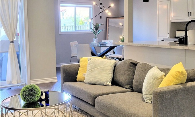 Lisgar House | Chic & Cozy Three Bedroom Home