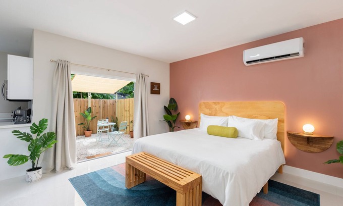 Buena Vista Apartment | Chic Deco Hideaway w/King Bed
