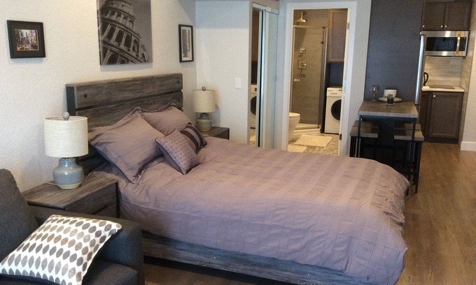 Castlewood Apartment | Chic Denver Tech studio