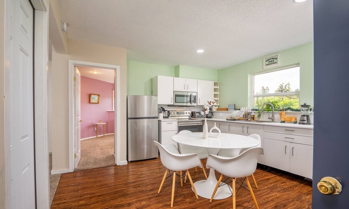 Old Evergreen Highway Apartment | Chic Designer Retreat Nestled in an Upscale, Tranquil Enclave