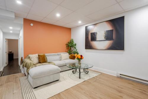 Downtown Montreal Apartment | Chic DT MTL Condo with Rooftop, BBQ
