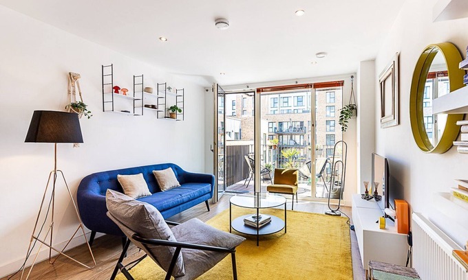 Bromley North Apartment | Chic East London Stay with Outdoor Space