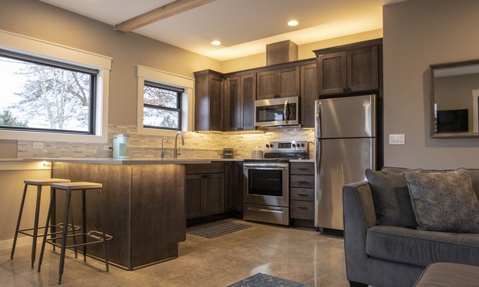 Genesee Apartment | Chic Flat -Easy Transit to Stadiums+Downtwn & renovated shared backyard oasis!