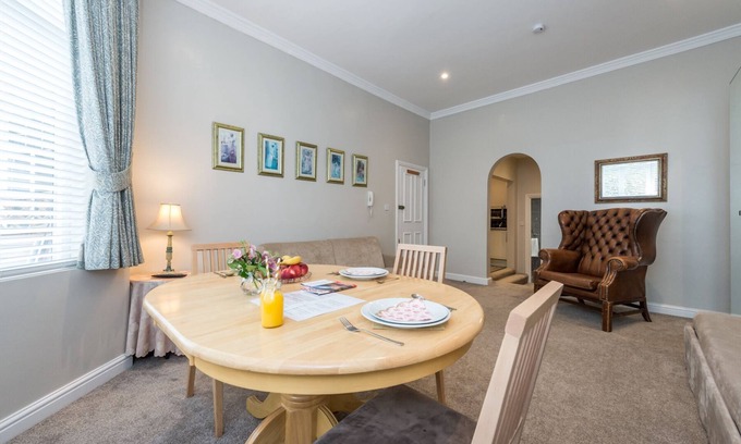Brondesbury Park House | Chic Flat-sleeps up to 6 !-12 minutes(tube)to Oxford Street.,parking on street