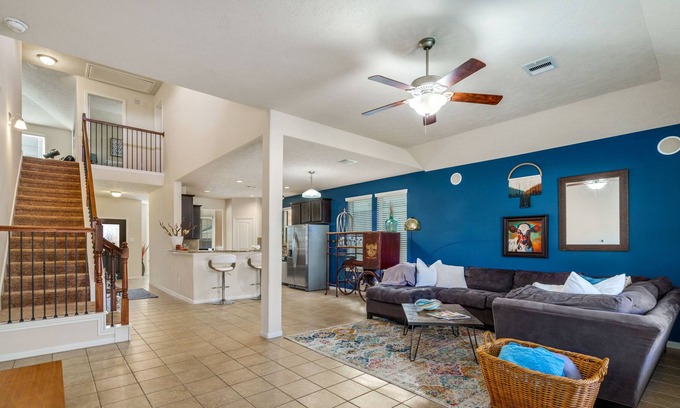 Central Southwest House | Chic Getaway Min 2 Downtown/NRG