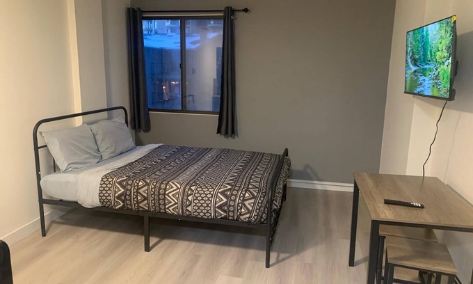 Eau Claire Apartment | Chic Getaway: Stylish Studio in Calgary’s Heart