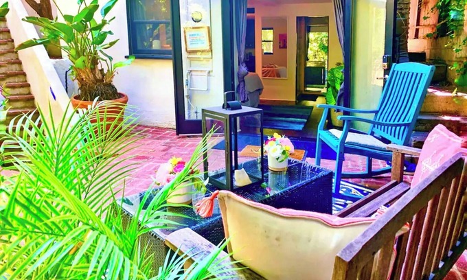La Brea Apartment | Chic Hollywood Hills Guest Suite+Views+Outdoor Living Room+Free Street Parking