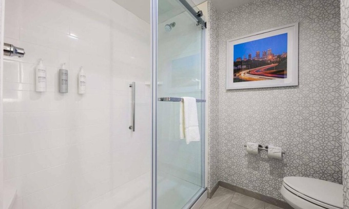 Bessemer House | Chic hotel in fabulous Bessemer with fitness room, WiFi, AC, Pool