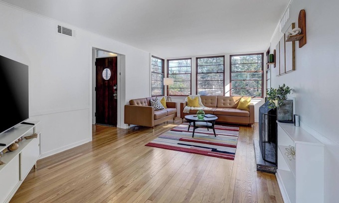 Princeton House | Chic Industrial Lounge near Princeton U!