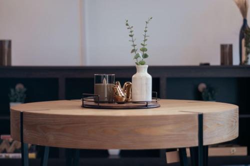 Judson Apartment | Chic Industrial Vibes 2BR 2BA