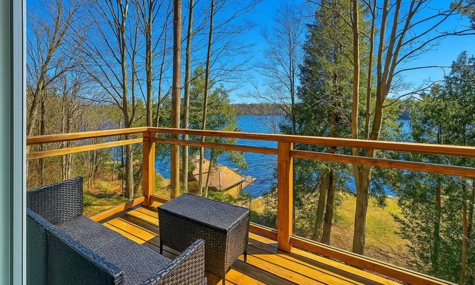 Whitchurch-Stouffville House | Chic Lakefront Escape nDesigner Touches + Kayaks + Fire Pit + Private Dock