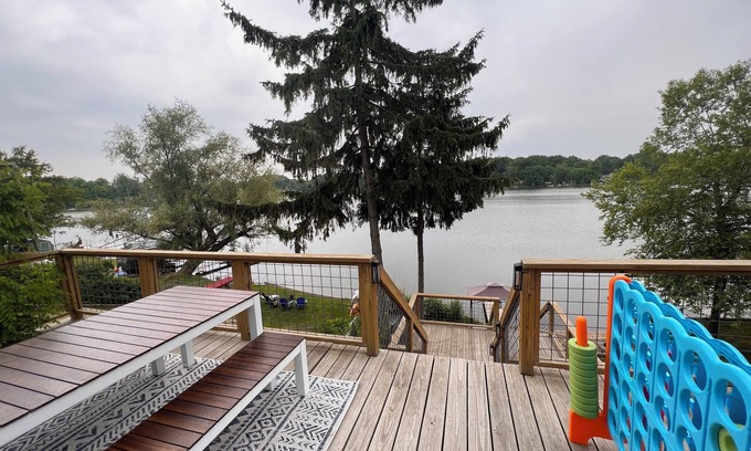 Hamburg Township Cottage | Chic Lakefront Cottage near Ann Arbor