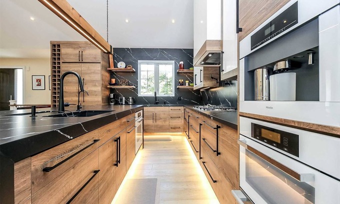Tiny Cottage | Chic & luxurious villa with outdoor sauna - Steps away from the beach!