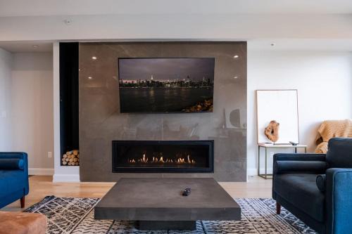 North Bergen House | Chic Luxury 4BR Townhome with NYC Views