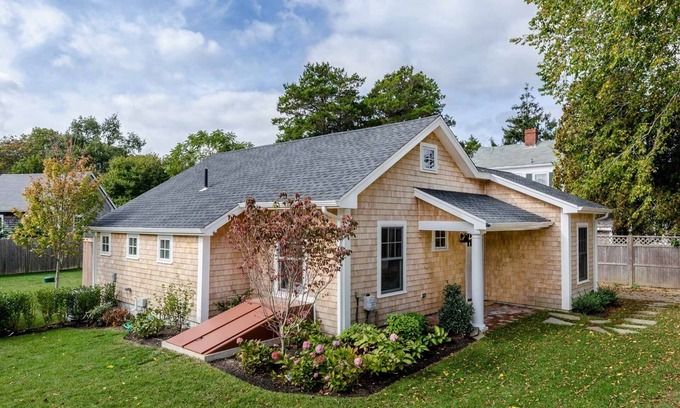 Edgartown Cottage | Chic Luxury Cottage In Edgartown Village