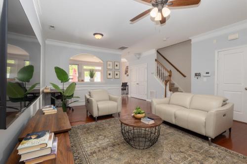 Charlotte Apartment | Chic Minimalist Townhouse