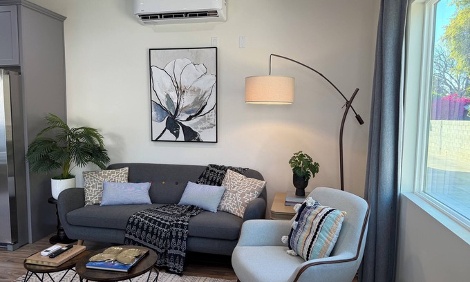 Mission Hills House | Chic & Modern 2 Bedroom 2 Bathroom Casita - Pet Welcome