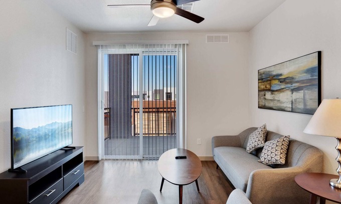 Palm Valley Apartment | Chic Modern 3BR Apartment by Stay Gia