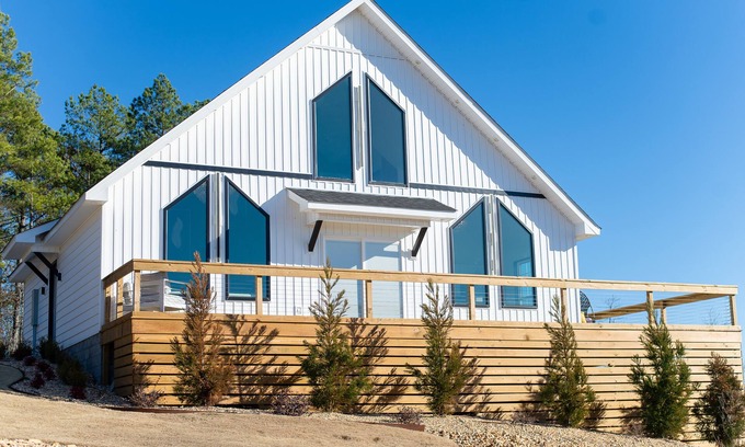 Conway House | Chic, Modern home in the woods