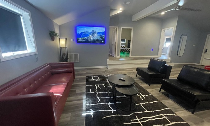 Schnitzelburg Apartment | Chic & Modern Stay walking distance to restaurants, bars and shops!