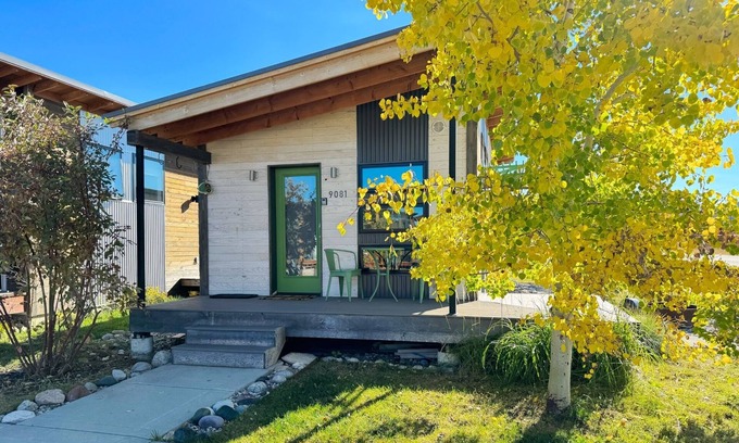 Mountainside Village Apartment | Chic Mountain Tiny Home Retreat in Victor w/AC