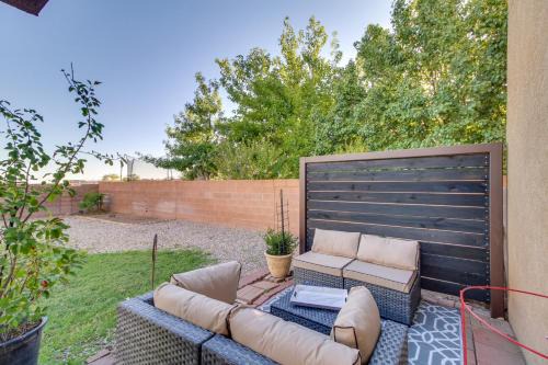 Los Lunas House | Chic New Mexico Retreat with Patio, Grill and Fire Pit