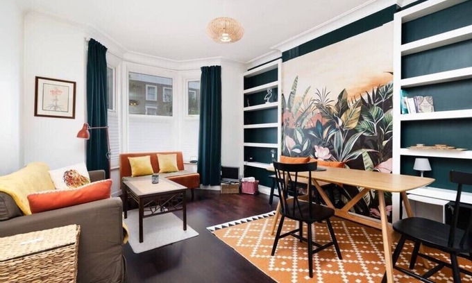 Askew Apartment | Chic One-Bedroom Apartment in London