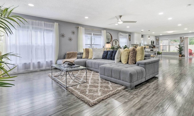Signal Hill House | Chic Orlando Family Getaway w/Fenced Yard!