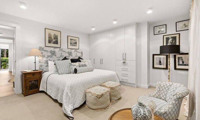 Woollahra Apartment | Chic Pied-à-Terre + Private Courtyard near Bondi