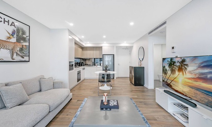 Ryde Apartment | Chic & Private 1 Bedroom APT with Hypnotic City Views