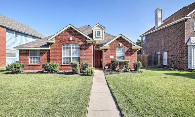 Plano House | Chic Ranch-Style Plano Home w/ Private Yard!