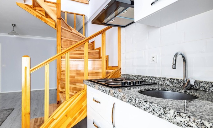Moda Apartment | Chic Residence w Balcony 5 min to Bull Statue